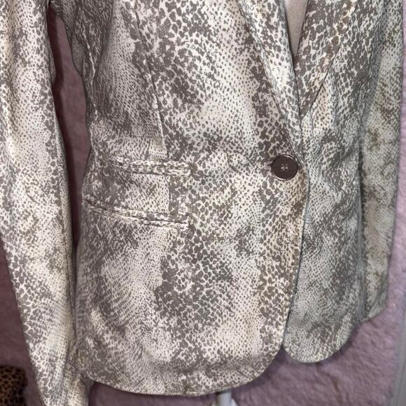 Snakeskin Blazer - Picture 2 of 5